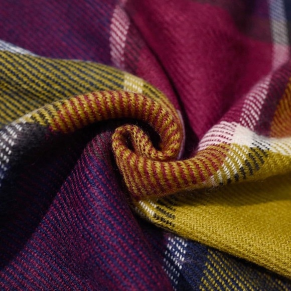 NWOT Woman’s Long Plaid Blanket Scarf - Picture 3 of 7